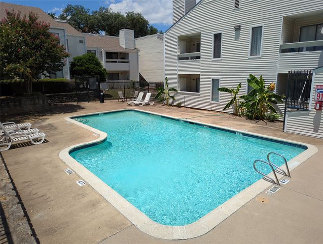 7431 Holly Hill Drive 101, Dallas, TX 75231