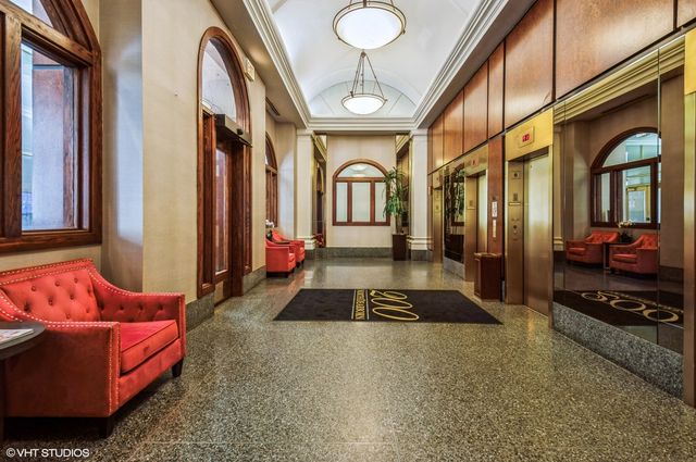 200 N DEARBORN Street 3207, Chicago, IL 60601