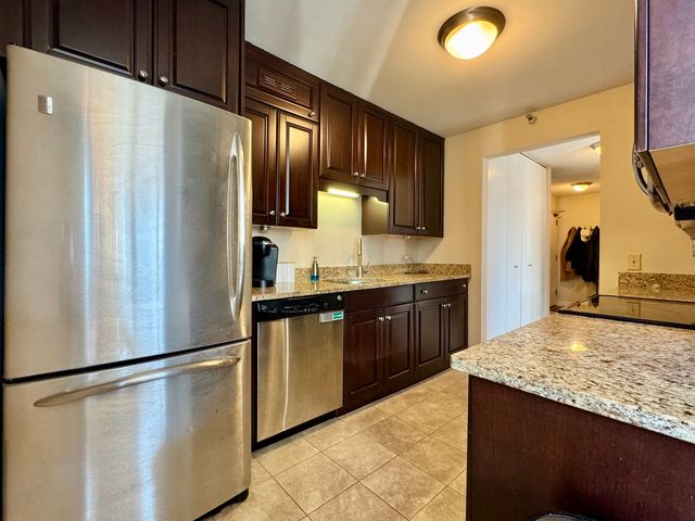 200 N DEARBORN Street 3207, Chicago, IL 60601