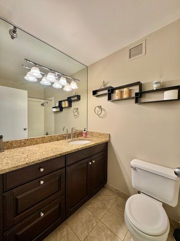 200 N DEARBORN Street 3207, Chicago, IL 60601