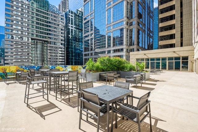 200 N DEARBORN Street 3207, Chicago, IL 60601