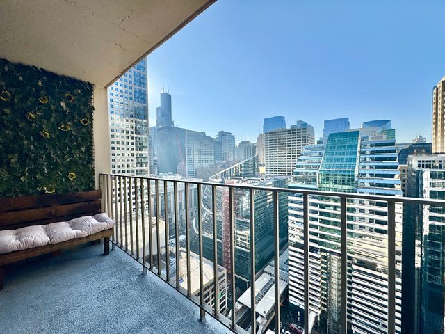 200 N DEARBORN Street 3207, Chicago, IL 60601