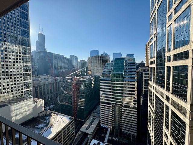 200 N DEARBORN Street 3207, Chicago, IL 60601