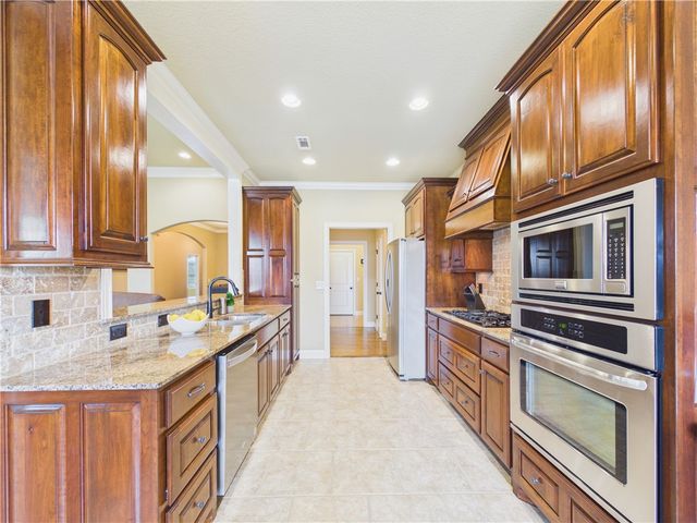 6105 Sage Drive, Rogers, AR 72758