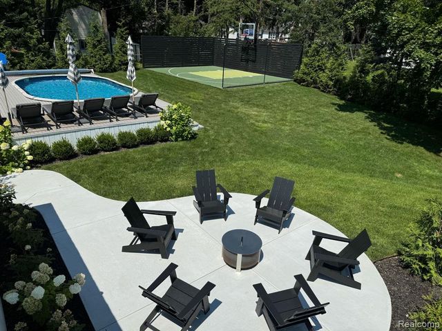 4404 Pinedale Avenue, Clarkston, MI 48346