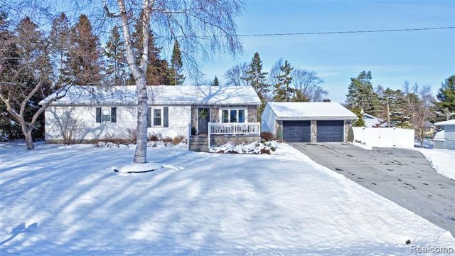 4404 Pinedale Avenue, Clarkston, MI 48346