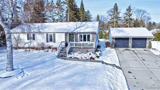 4404 Pinedale Avenue, Clarkston, MI 48346