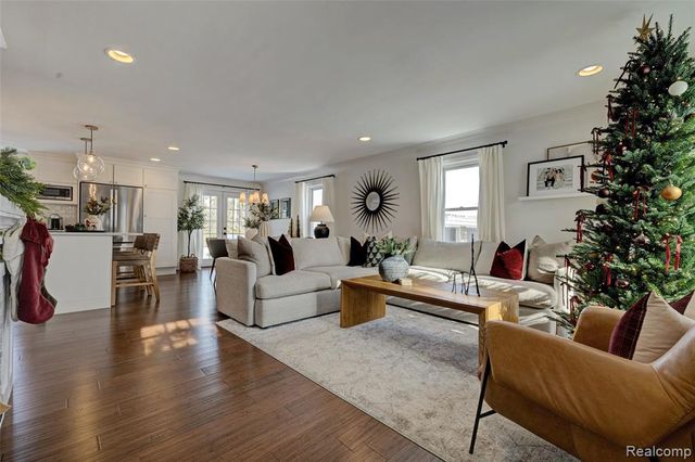 4404 Pinedale Avenue, Clarkston, MI 48346