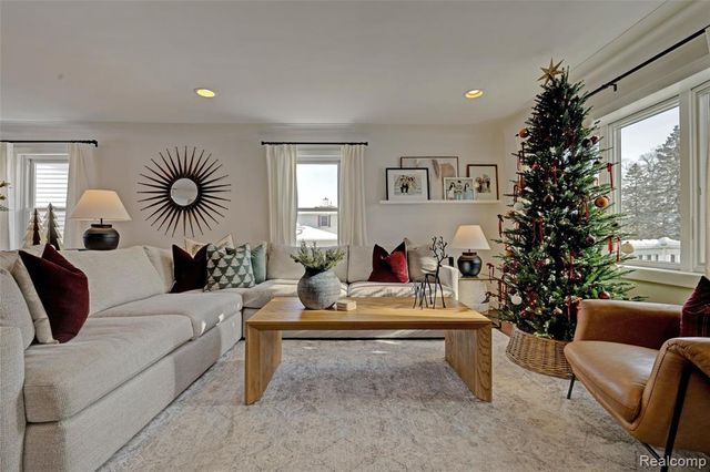 4404 Pinedale Avenue, Clarkston, MI 48346