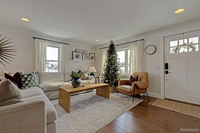 4404 Pinedale Avenue, Clarkston, MI 48346