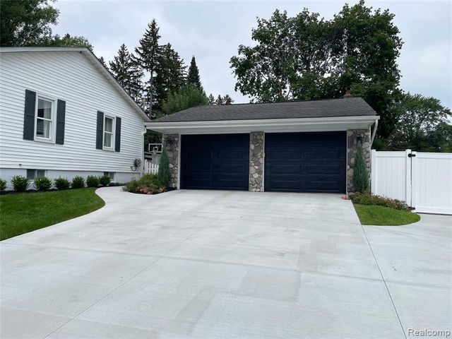 4404 Pinedale Avenue, Clarkston, MI 48346