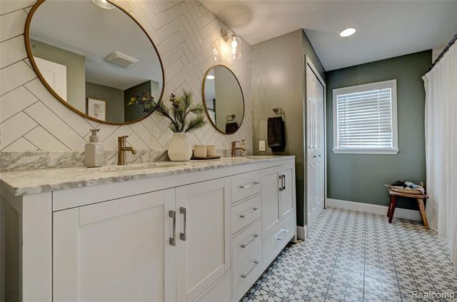 4404 Pinedale Avenue, Clarkston, MI 48346