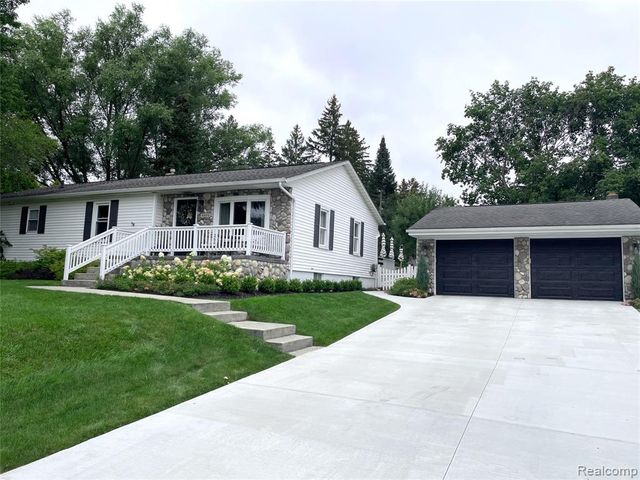 4404 Pinedale Avenue, Clarkston, MI 48346