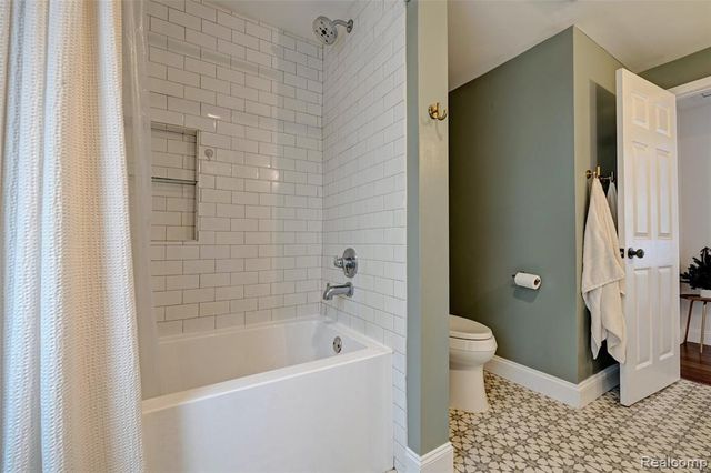 4404 Pinedale Avenue, Clarkston, MI 48346