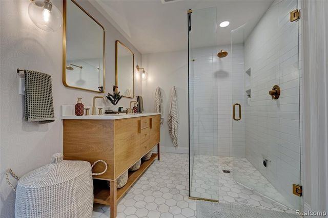 4404 Pinedale Avenue, Clarkston, MI 48346