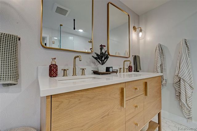 4404 Pinedale Avenue, Clarkston, MI 48346