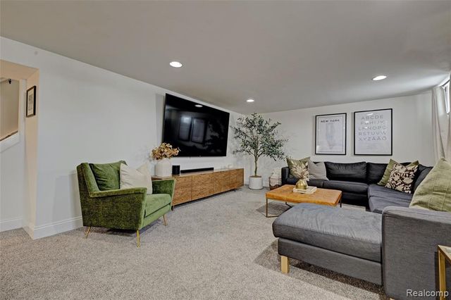 4404 Pinedale Avenue, Clarkston, MI 48346