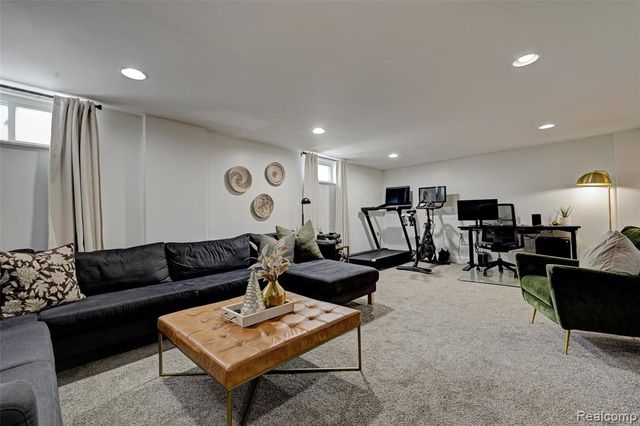 4404 Pinedale Avenue, Clarkston, MI 48346