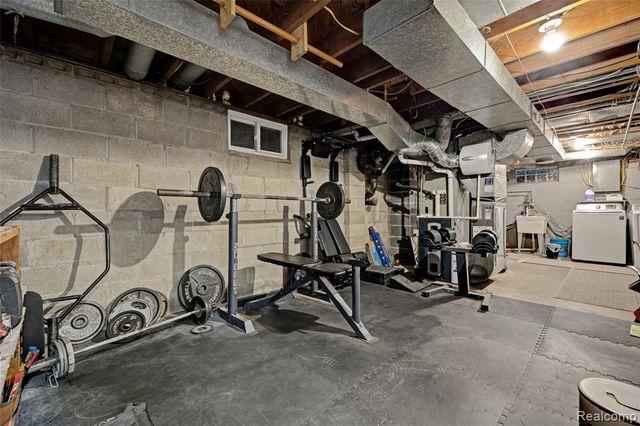 4404 Pinedale Avenue, Clarkston, MI 48346