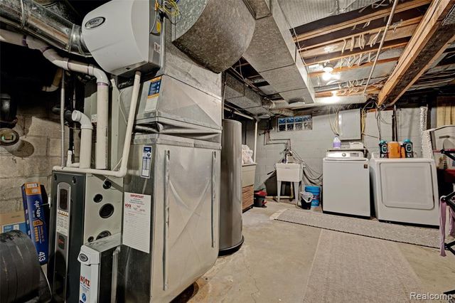 4404 Pinedale Avenue, Clarkston, MI 48346