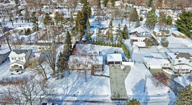 4404 Pinedale Avenue, Clarkston, MI 48346