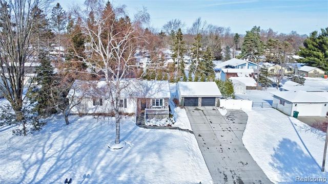 4404 Pinedale Avenue, Clarkston, MI 48346