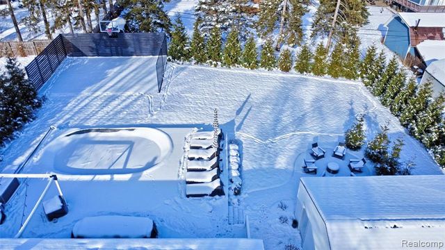 4404 Pinedale Avenue, Clarkston, MI 48346