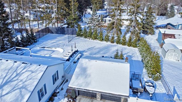 4404 Pinedale Avenue, Clarkston, MI 48346