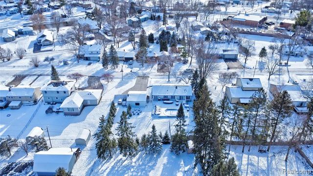 4404 Pinedale Avenue, Clarkston, MI 48346