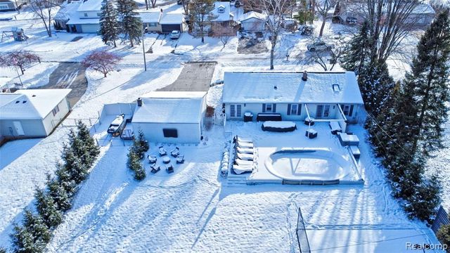 4404 Pinedale Avenue, Clarkston, MI 48346