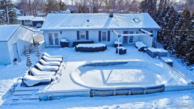 4404 Pinedale Avenue, Clarkston, MI 48346