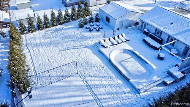 4404 Pinedale Avenue, Clarkston, MI 48346