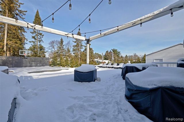 4404 Pinedale Avenue, Clarkston, MI 48346