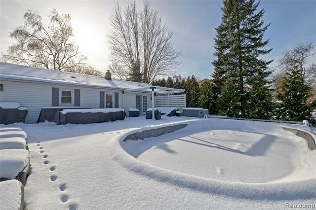 4404 Pinedale Avenue, Clarkston, MI 48346