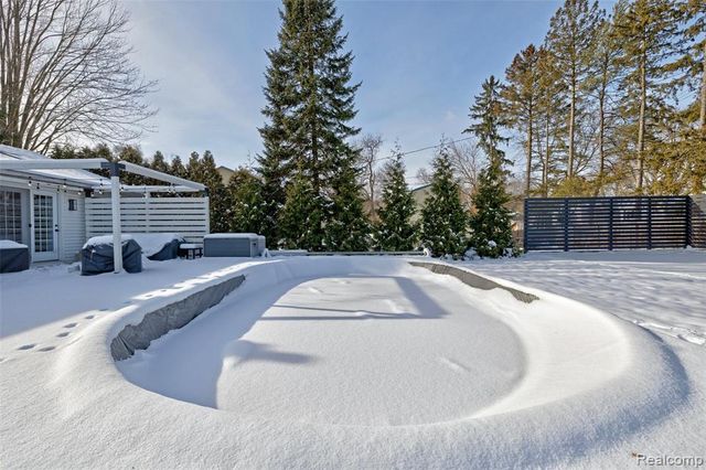 4404 Pinedale Avenue, Clarkston, MI 48346