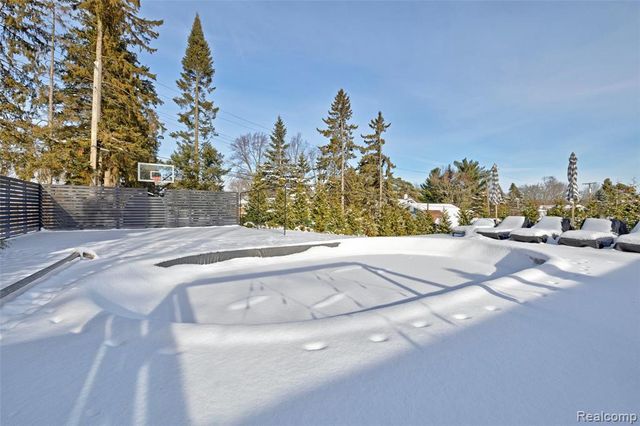 4404 Pinedale Avenue, Clarkston, MI 48346