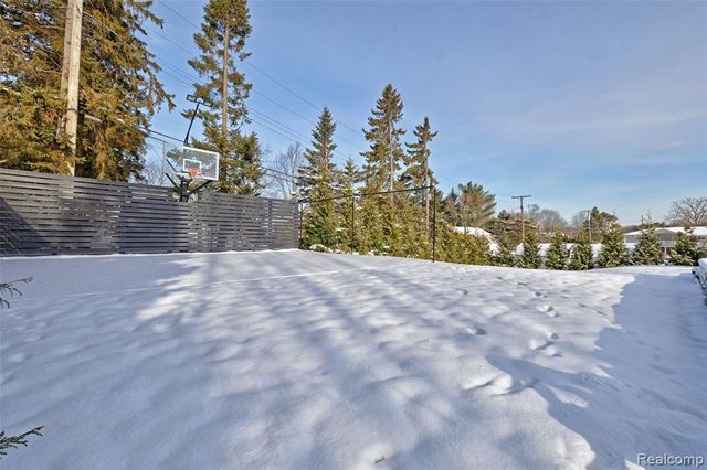 4404 Pinedale Avenue, Clarkston, MI 48346