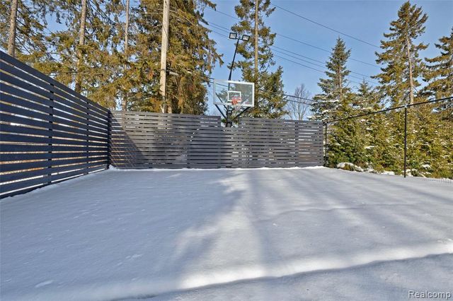 4404 Pinedale Avenue, Clarkston, MI 48346