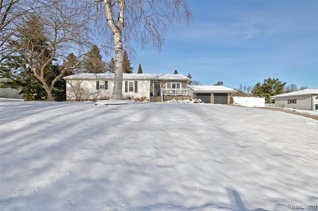 4404 Pinedale Avenue, Clarkston, MI 48346