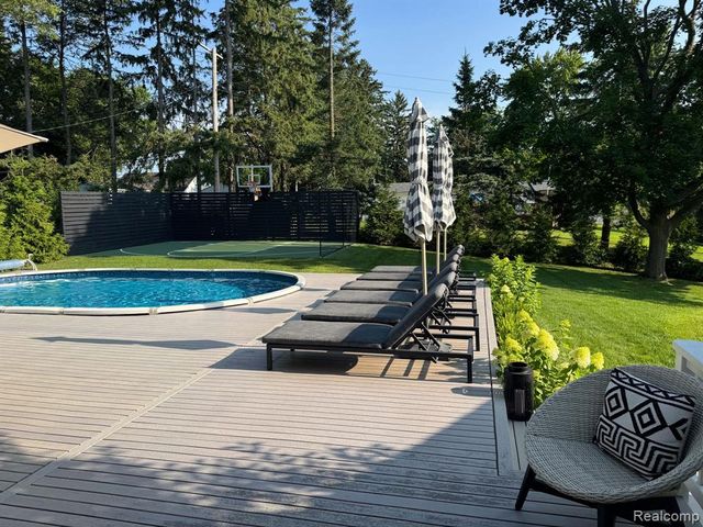 4404 Pinedale Avenue, Clarkston, MI 48346