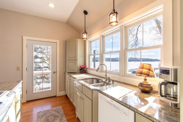 130 Lands End Road, Derby, VT 05829