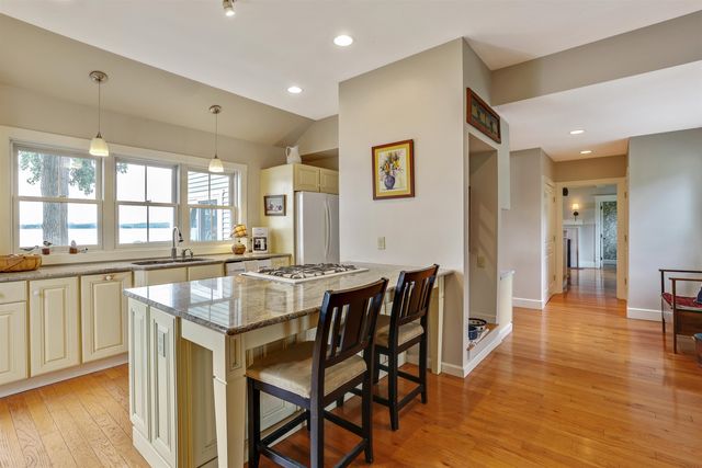 130 Lands End Road, Derby, VT 05829