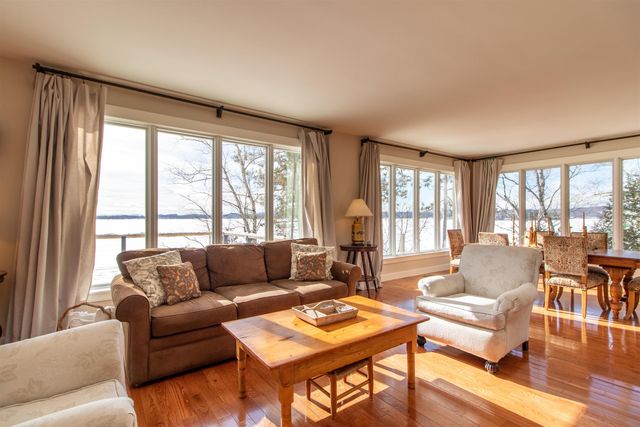 130 Lands End Road, Derby, VT 05829