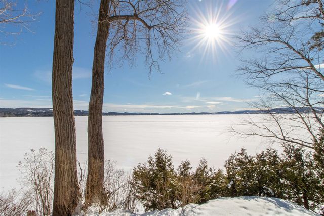 130 Lands End Road, Derby, VT 05829