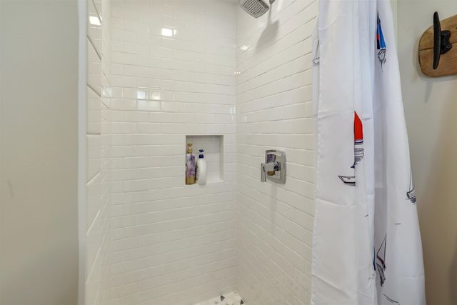 130 Lands End Road, Derby, VT 05829