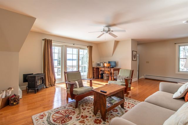 130 Lands End Road, Derby, VT 05829