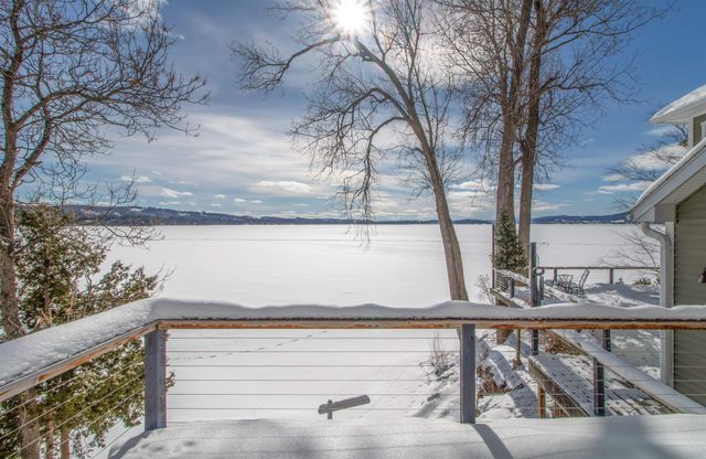 130 Lands End Road, Derby, VT 05829