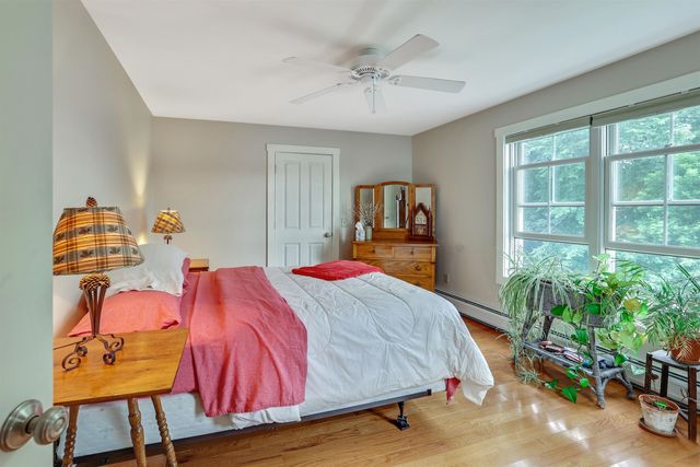 130 Lands End Road, Derby, VT 05829