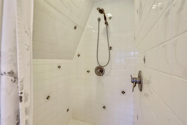 130 Lands End Road, Derby, VT 05829