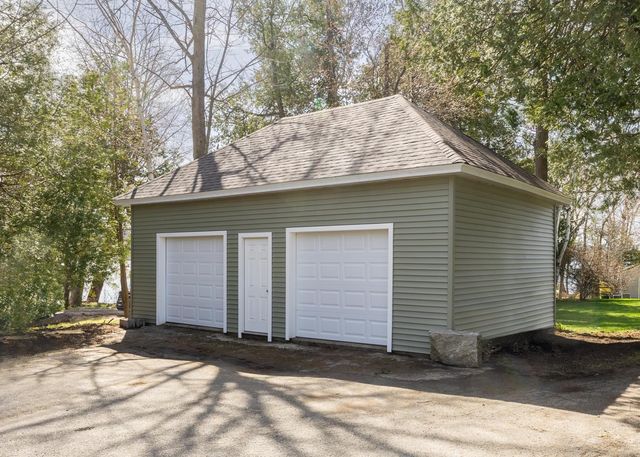 130 Lands End Road, Derby, VT 05829